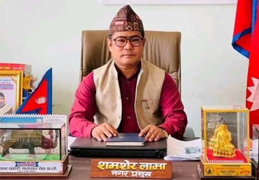  चितवनको राप्ती नगरपालिकाका मेयरले चलाएको गाडीमा आक्रमण