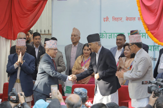 कांग्रेस सभापति देउवा र एकीकृत समाजवादीका अध्यक्ष नेपालबीच भेट