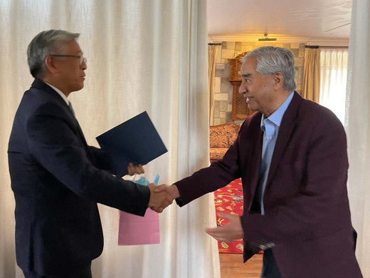 सभापति देउवासँग अमेरिकी सहायक विदेशमन्त्री लूको भेटवार्ता