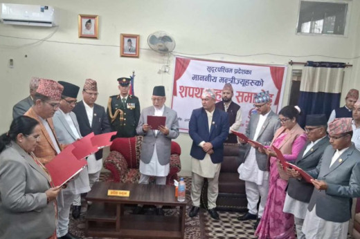 सुदूरपश्चिमका नवनियुक्त मन्त्रीहरूले लिए शपथ 