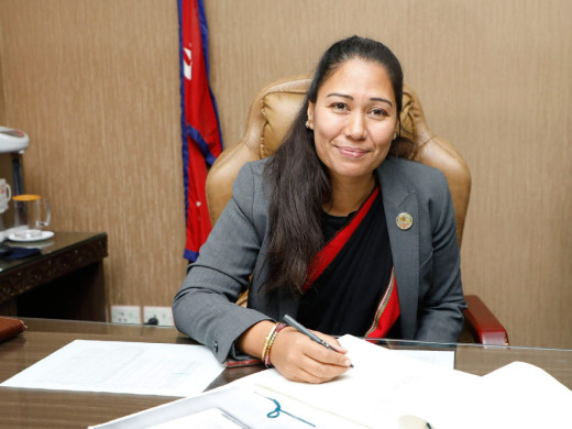 सामुदायिक विद्यालयमा कुनै पनि शुल्क नलिन शिक्षामन्त्री श्रेष्ठको निर्देशन