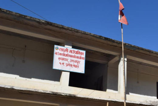 सार्वजनिक यातायात सञ्चालन गर्दै ताप्ली गाउँपालिका