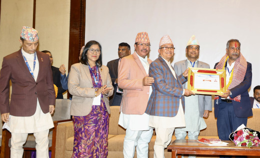 रामसहायप्रसादलाई आयोगले दियो उपराष्ट्रपतिको प्रमाणपत्र