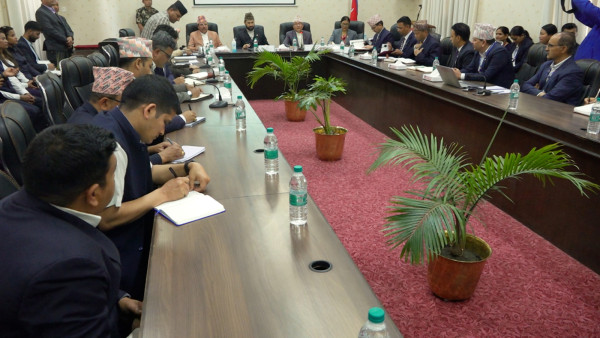 निर्वाचन आयोगले गर्‍यो गृहमन्त्री लामिछानेसँग छलफल