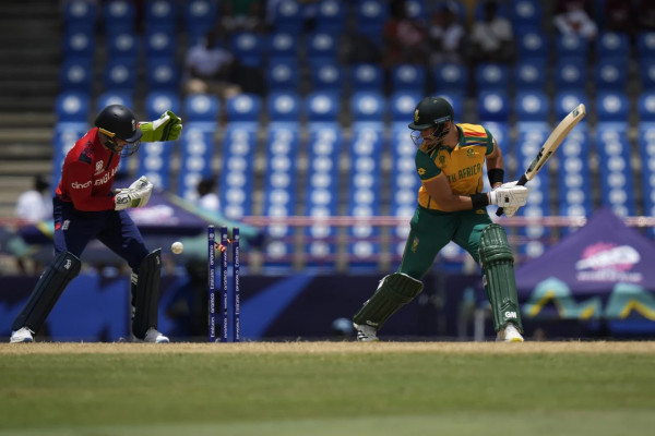 टी२० विश्वकप: दक्षिण अफ्रिकासँग हार्‍यो साविक विजेता इङ्ल्यान्ड