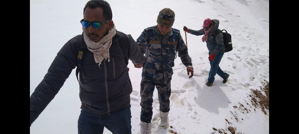 हिउँमा फसेका तीन कर्मचारीको उद्धार 