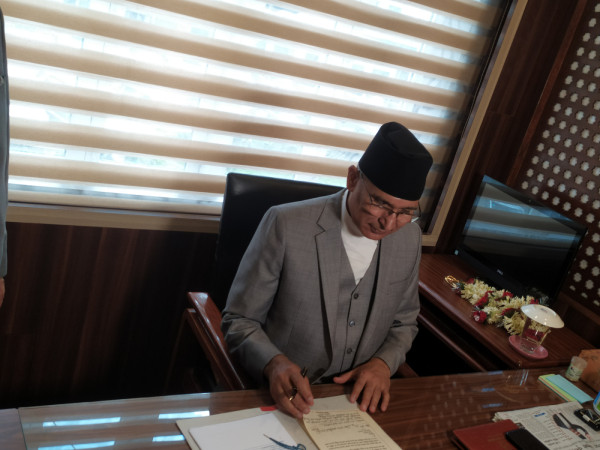 नवनियुक्त उपप्रधानमन्त्री एवं अर्थमन्त्री पौडेलले सम्हाले कार्यभार, यस्तो छ उनको राजनीतिक जीवन