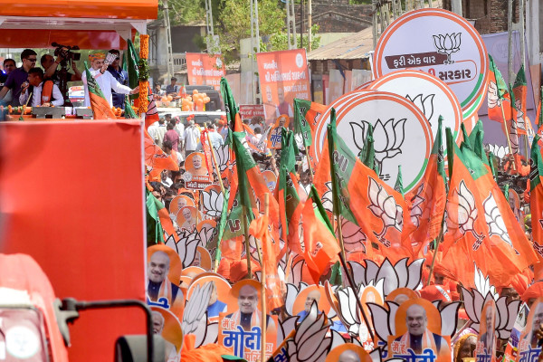 भारतमा लोकसभा निर्वाचनका लागि मतदान हुँदै