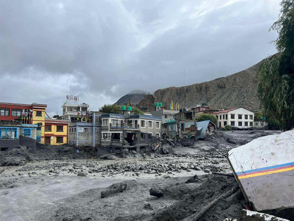 बाढीको प्रभावले कागबेनीमा पठनपाठन बन्द,विद्यालयमा बालुवा थुप्रियो 