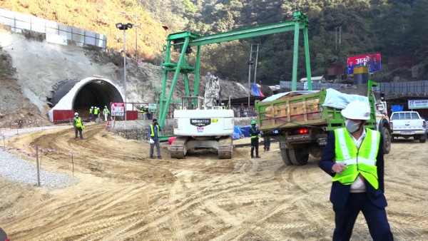नागढुङ्गा सुरुङको काम रोकियो