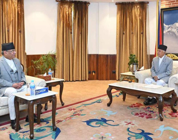 भारत भ्रमणमा जानुअघि प्रधानमन्त्रीले भेटे राष्ट्रपतिलाई  