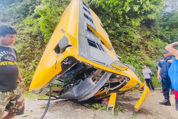 स्कुल बसको गति नियमन गर्न सांसदको सुझाव