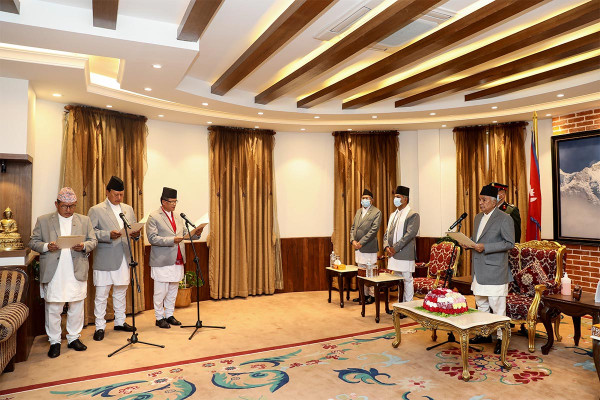 नवनियुक्त तीन मन्त्रीद्वारा शपथ ग्रहण