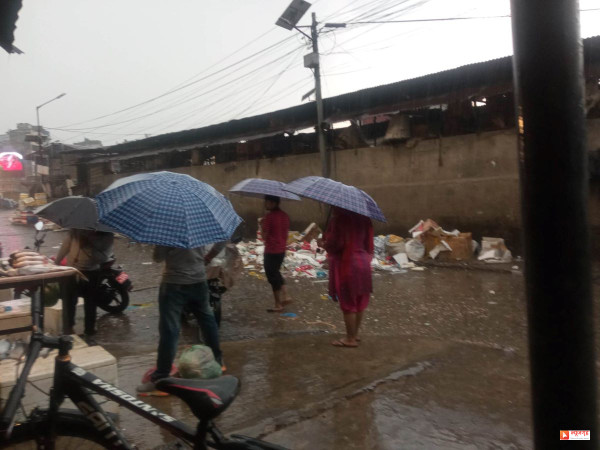 किन भइरहेको छ भारी वर्षा, यसाे भन्छन् माैसमविद्