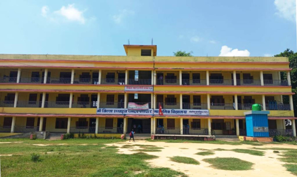 पर्सामा अत्यधिक गर्मीले ८ छात्रा बेहोस