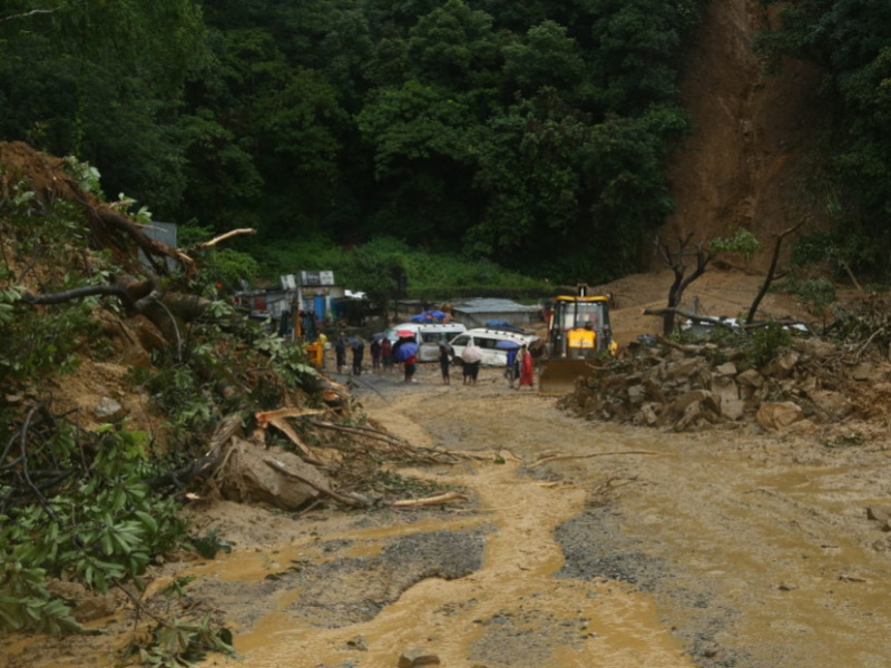 झ्याप्ले खोलाको पहिरोमा पुनः खोजी सुरु, आलोपालो गरी सवारी चलाइँदै