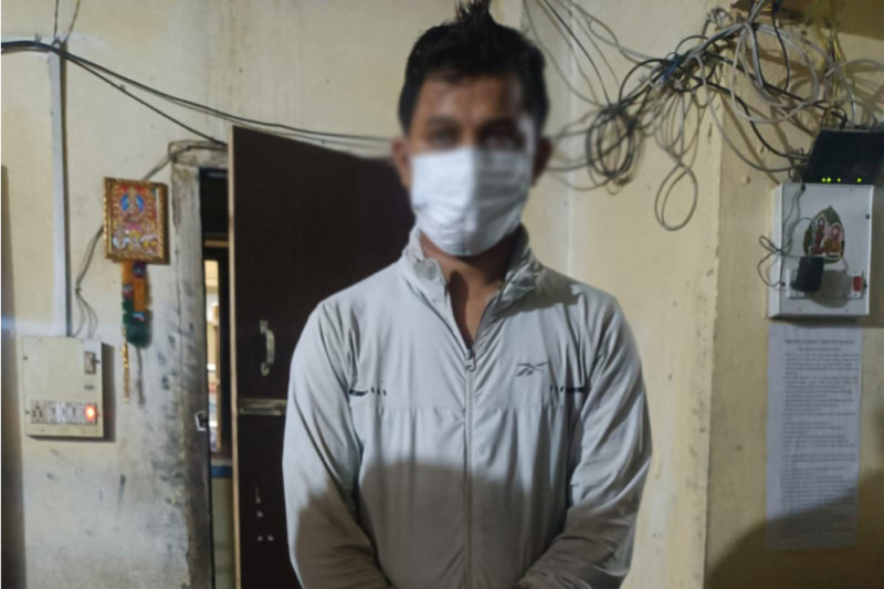 सिरहाबाट ८ केजी चाँदीका गहनासहित एक जना पक्राउ