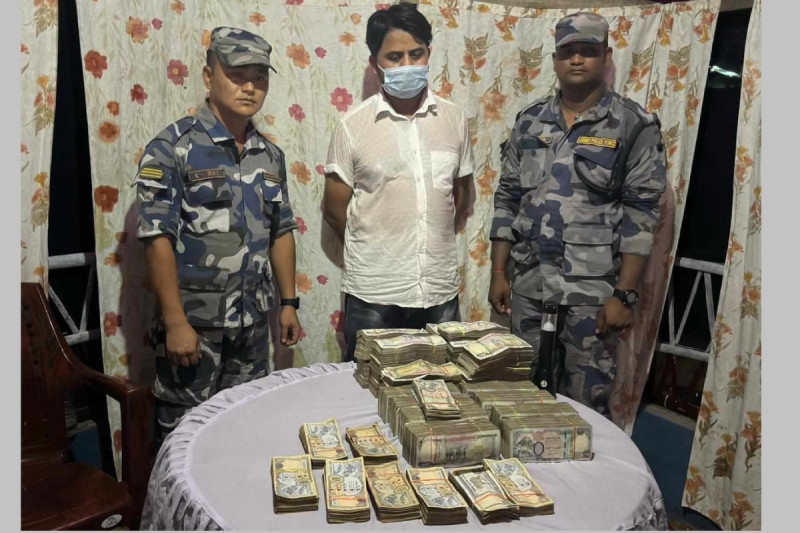 सुनसरीबाट स्रोत नखुलेको १ करोड १ लाख नगद बरामद, एक जना पक्राउ
