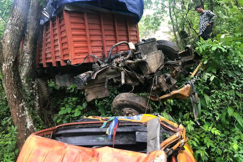 रोल्पामा मिनी ट्रक दुर्घटना हुँदा चालकको मृत्यु
