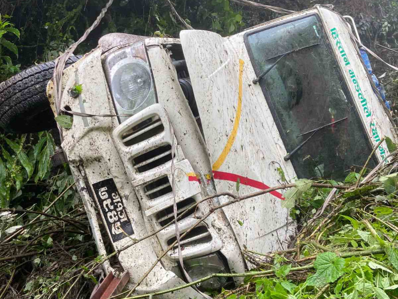 जीप भीरबाट खस्दा एकजना घाइते