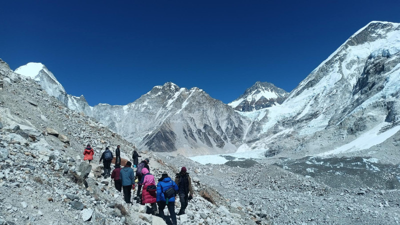 दन्त लहर मिलाएर हाँसेका हिमाल [तस्बिरहरू]