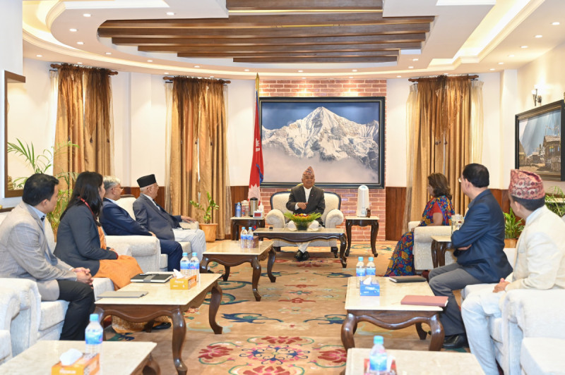 राष्ट्रपतिलाई भेट्न शीतल निवास पुगे प्रधानमन्त्री