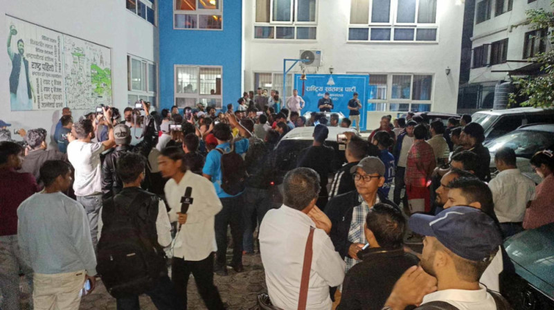 रास्वपा केन्द्रीय कार्यालयमा कार्यकर्ताको भीड, रवि लामिछाने छलफलमा