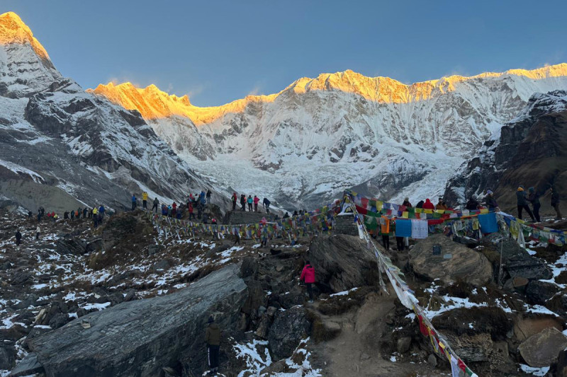 अन्नपूर्ण आधार शिविर र पदमार्गमा सरसफाइ