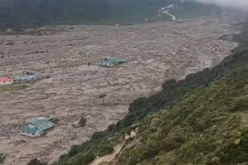 सोलुखुम्बुमा बाढीमा फसेका ७ जनाको उद्धार