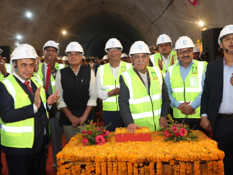 अरूण तेस्रो जलविद्युत् आयोजनाको मुख्य सुरुङ ‘ब्रेक थ्रु’