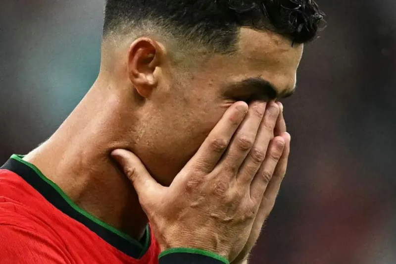 पोर्चुगल युरोकपको क्वार्टरफाइनलमा , पेनाल्टी मिस गरेका रोनाल्डो मैदानमै रोए