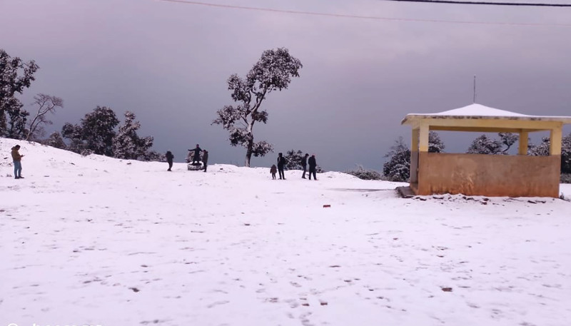 सुदूर पहाडमा हिमपात, जनजीवन प्रभावित