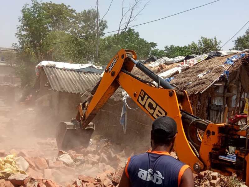 व्यक्तिगत जग्गामा बिना सूचना डोजर चलाएपछि स्थानीय आक्रोशित