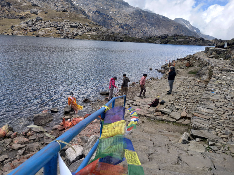 गोसाइँकुण्डमा भक्तजनको घुइँचो