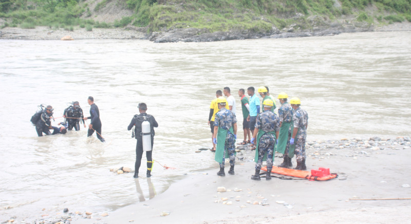 त्रिशूलीमा बेपत्ता बस र यात्रु खोज्न भारतबाट आयो उद्धार टोली