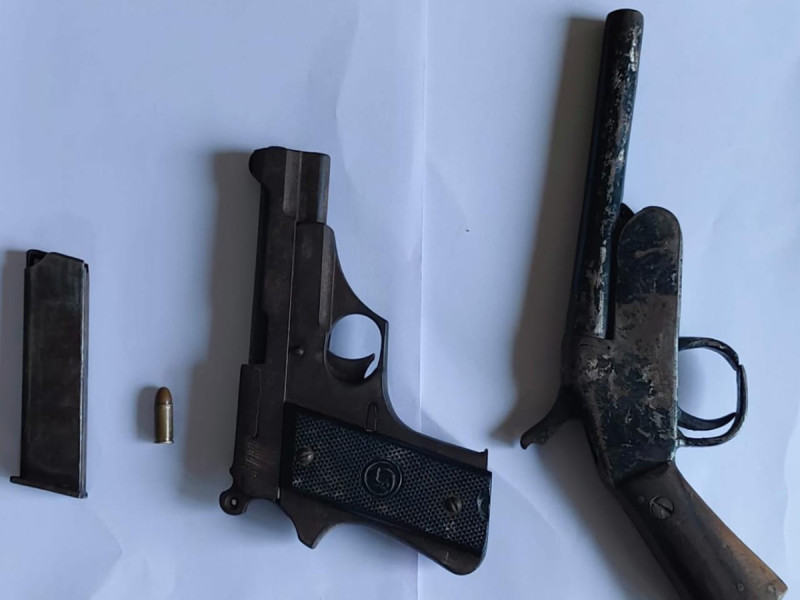 पेस्तोलसहित सिरहाबाट दुई भारतीय पक्राउ