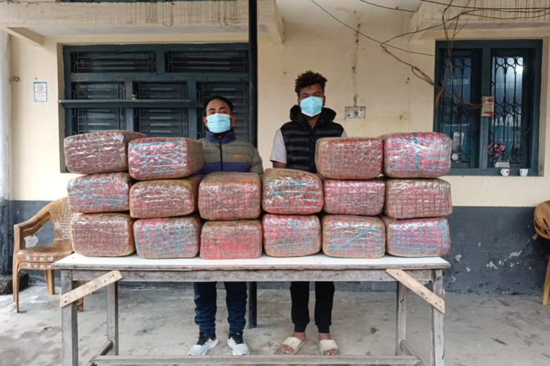 मालवाहक ट्रकबाट १६० किलो गाँजा बरामद