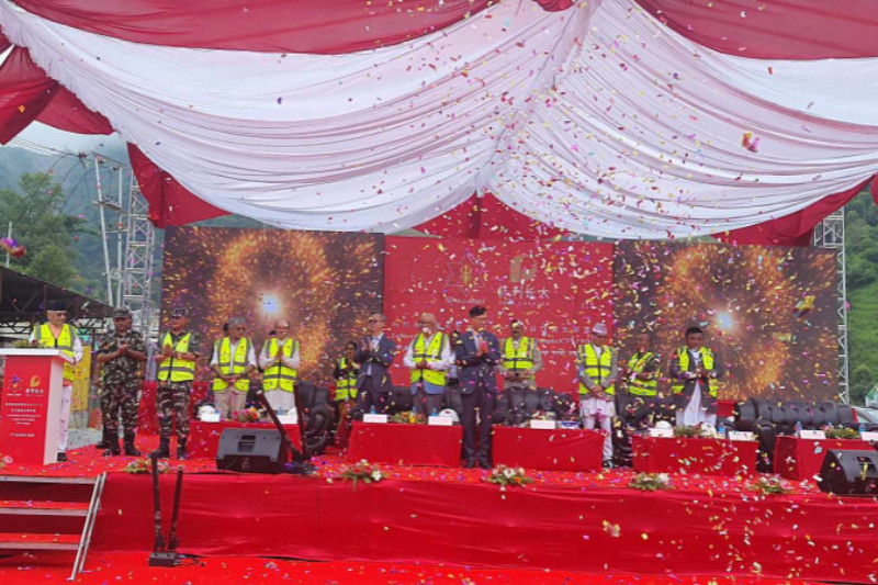 फास्ट ट्र्याक अन्तर्गत धेद्रे सुरुङको दुवैतर्फ ‘ब्रेक थ्रु’