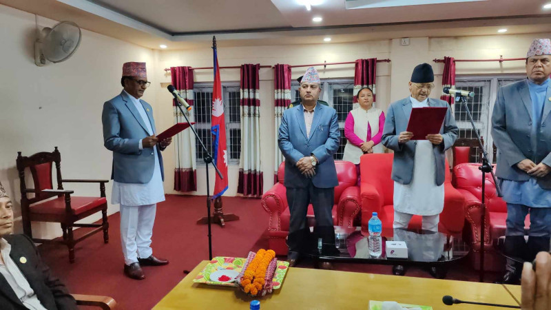 समर्थन फिर्ता लिँदै बागमती सरकारबाट बाहिरियो एमाले, ५ मन्त्रीले बुझाए मुख्यमन्त्रीलाई राजीनामा