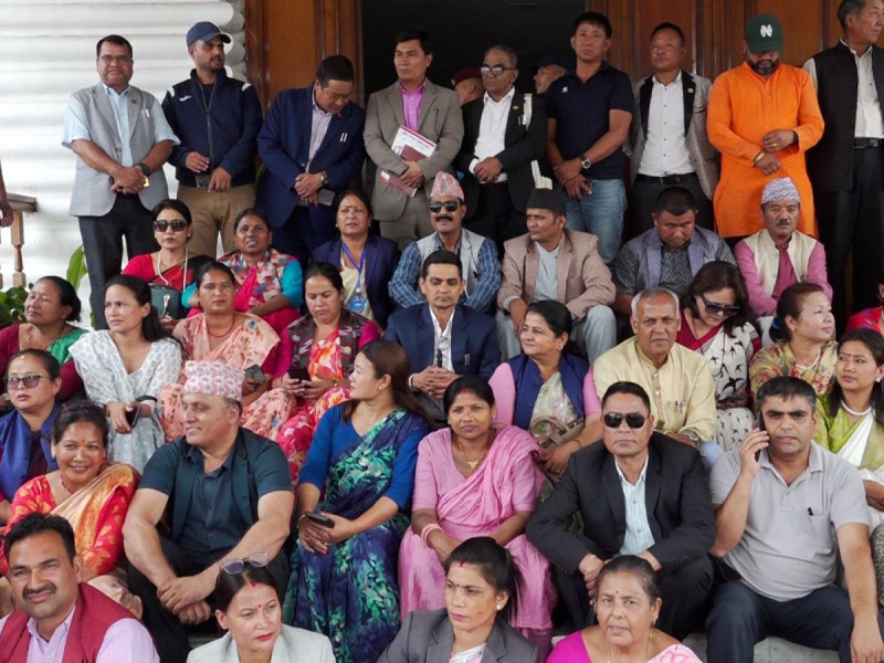 स्थानीय जनप्रतिनिधिले गरे अर्थमन्त्रालय घेराउ, सरकारलाई ७ दिने अल्टिमेटम 