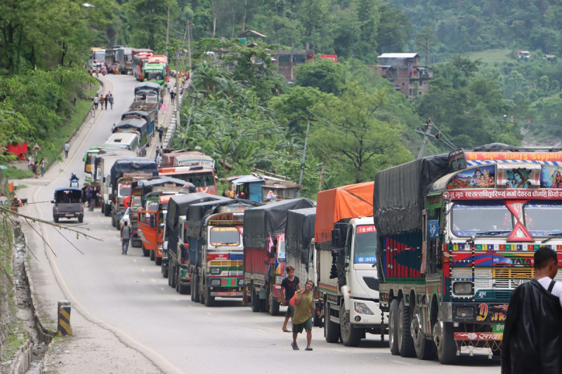 नारायणगढदेखि काठमाडौंसम्म ट्रेलर लगायतका ठूला सवारी सञ्चालनमा रोक