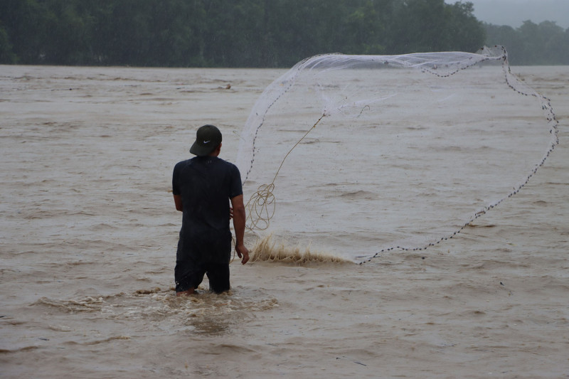 नारायणी नदीले खतराको तह पार गर्‍यो
