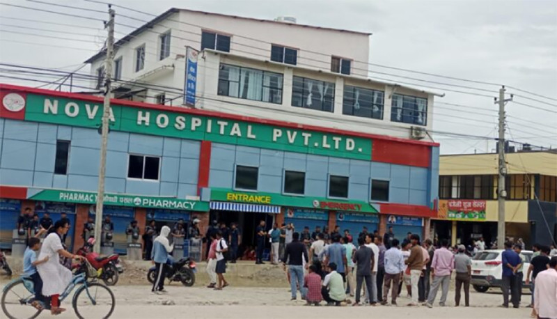 बिरामीको मृत्युपछि धनगढीको नोभा हस्पिटलमा तनाव, स्थिति नियन्त्रणमा लिन प्रहरीले हान्यो अश्रुग्यास 