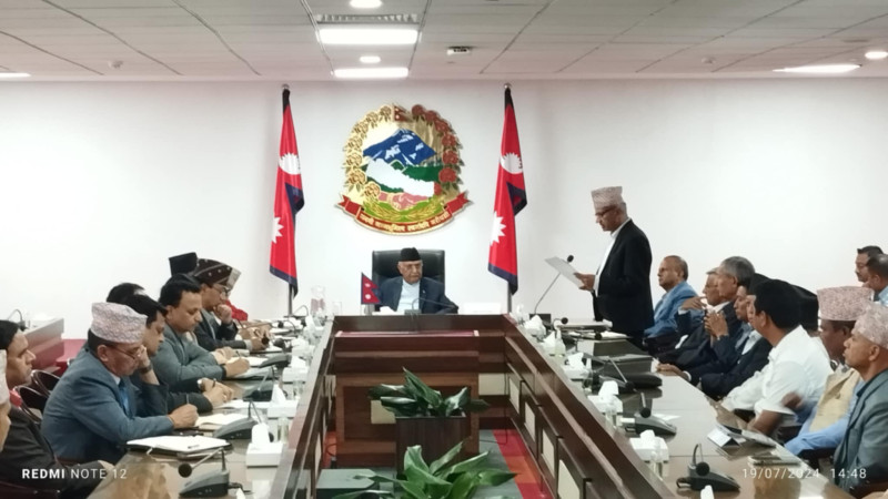 प्रधानमन्त्री ओलीलाई सरकार चलाउन आफ्नै पार्टीले दियो १० बुँदे सुझाव