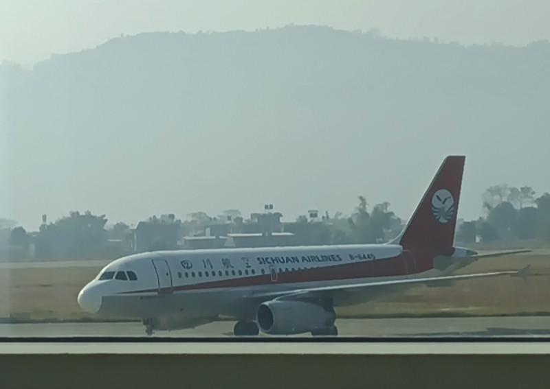 १ सय २६ यात्रु लिएर पोखरा आइपुग्यो सिचुवानको जहाज