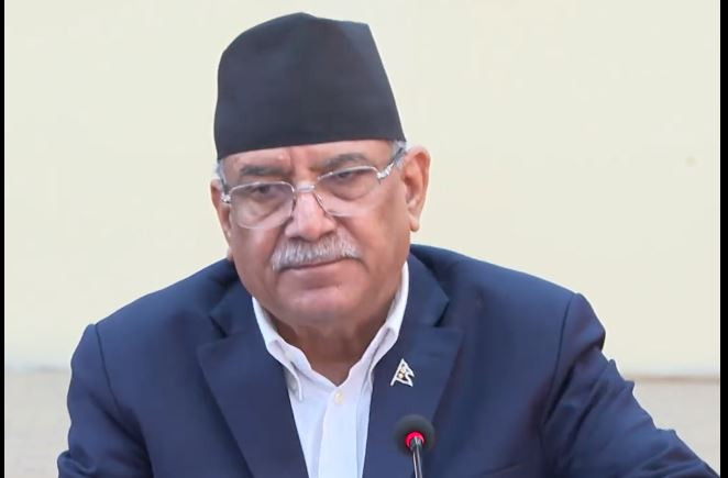 माधव नेपाल विपक्षी दलको बैठकमा गएकोबारे के भन्छन् प्रचण्ड? 