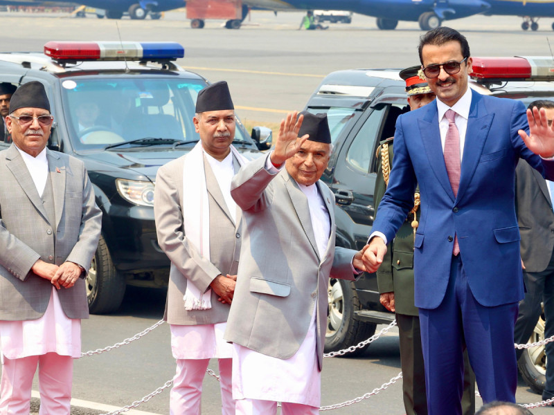 तस्बिरमा हेर्नुहोस् कतारका राजाको बिदाइ