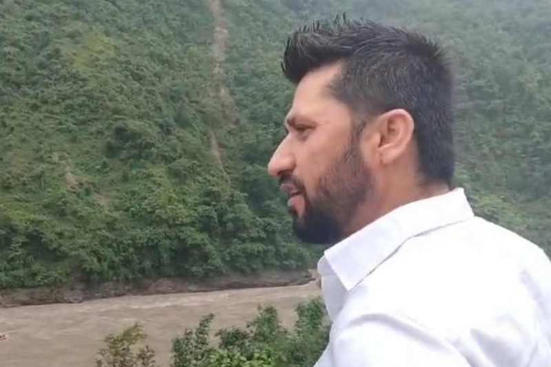 गृहमन्त्रीको पद खुस्किएको भोलिपल्टै सिमलताल पुगे रास्वपा सभापति लामिछाने