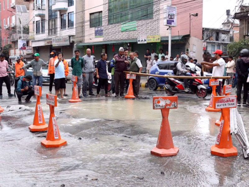 सोह्रखुट्टेमा भासियो सडक 