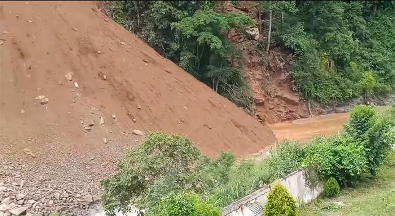 सिन्धुपाल्चोकको पाँचपोखरीमा सुख्खा पहिरो